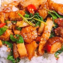 ข้าวกระเพราหมูกรอบ