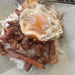 ข้าวหมูแดดทอดกระเทียม หมูหมักนุ่มมาก