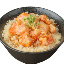 ข้าวหน้าแซลมอนครันชี่สไปซี่