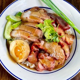 ข้าวหมูแดงหมูกรอบ