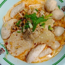 ข้าวมันไก่กับก๋วยเตี๋ยวนายฮุย