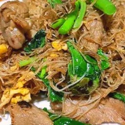 ผัดซีอิ๊วเส้นหมี่