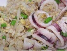 ข้าวผัดปลาหมึก