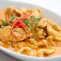 หมูผัดพริกแกงพะแนงราดข้าว