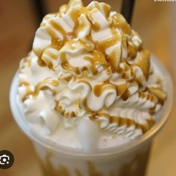 วิปปิ้งครีมล้วน + ราดคาราเมล