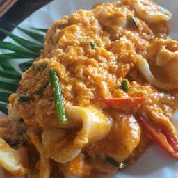 ผัดผงกะหรี่ปลาหมึก