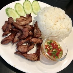 ข้าวหมูทอดน้ำปลา