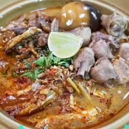 โจ๊กต้มยำปลากรอบไข่เยี่ยวม้า