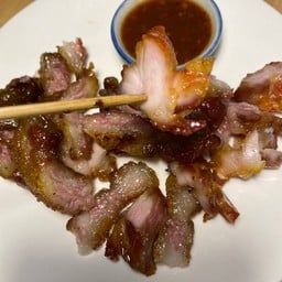 คอหมูอบป้าจ่อยเจ้าเก่า หน้าชุมชนวัชรปราณี ห้าแยกวัชรพล