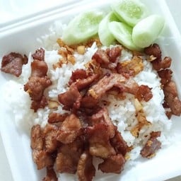 ข้าวหมูทอดกระเทียม
