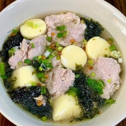 แกงจืดเต้าหู้ไข่สาหร่ายหมูเด้ง