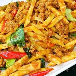 หน่อไม้ผัดพริกแกง ราดข้าว