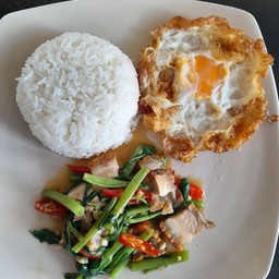 ผักบุ้งหมูกรอบ