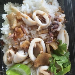ข้าวหมึกกระเทียม