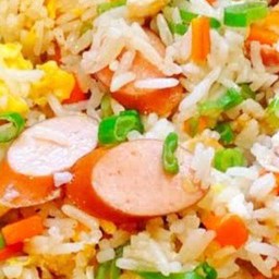 ข้าวผัดไส้กรอก