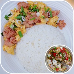 ข้าว แหนมผัดไข่