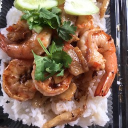 ข้าวกุ้งกระเทียม
