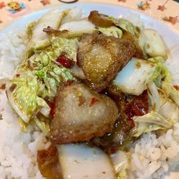 ผักกาดขาว หมูกรอบ ราดข้าว