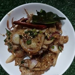 น้ำตกคอหมูย่าง