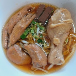 ก๋วยเตี๋ยวไก่น่อง+ข้อขา