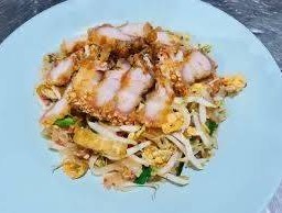 ผัดไทยหมูกรอบ