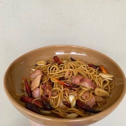 สปาเกตตี้เบคอนพริกแห้ง