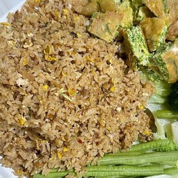 ข้าวผัดน้ำพริกปลาร้า ไข่เจียว