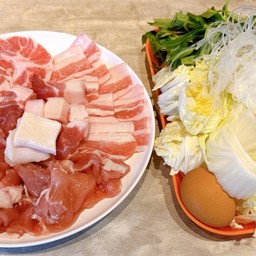 ชุดคุณหมูความรัก