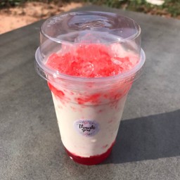 นมสดสตอเบอรี่เย็น