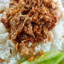 หมูกระเทียม ราดข้าว