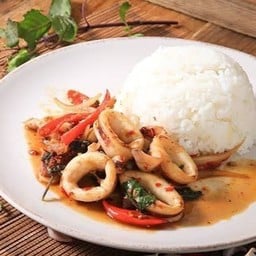 ผัดกะเพราปลาหมึก