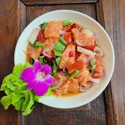 ยำแซลมอน (ใส่ปลาร้า)