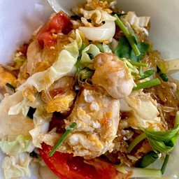 วุ้นเส้นผัดไข่ ใส่อกไก่ ค๊าบบบบผม