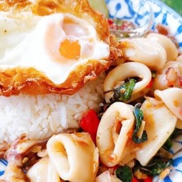 กะเพราปลาหมึก