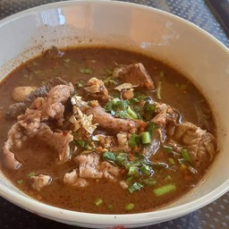 ก๋วยเตี๋ยว เรือ หมู