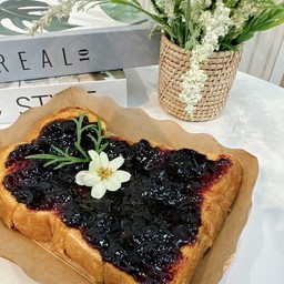 ขนมปังปิ้งหน้าแยม Mix Berry