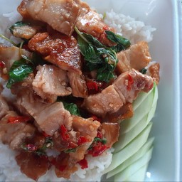 ข้าวกระเพราหมูกรอบ