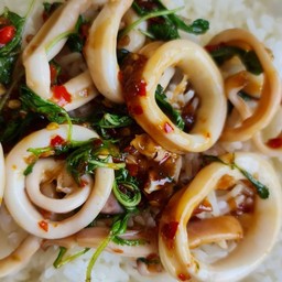 กระเพราปลาหมึก