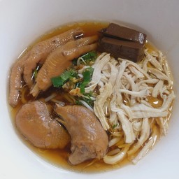 ก๋วยเตี๋ยวไก่ฉีก+ข้อขา