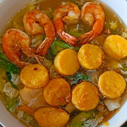 ราดหน้าหมู-กุ้งเต้าหู้ไข่ทอด