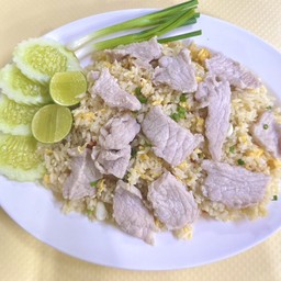 ข้าวผัดหมู จานใหญ่