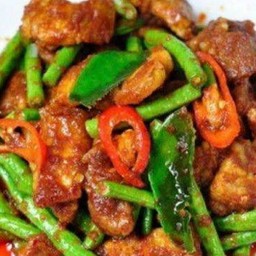 ผัดพริกแกงหมู