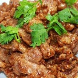 หมูกระเทียม