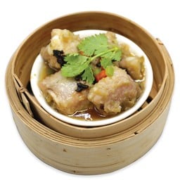 กระเพาะปลานึ่งไก่และเห็ดหอม