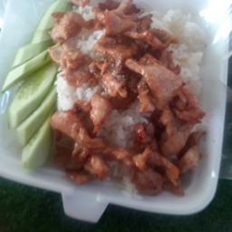 ข้าวหมูทอดกระเทียม