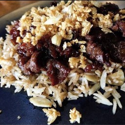 ข้าวผัดมันเนื้อ หน้าเนื้อโคขุนทอดกระเทียม