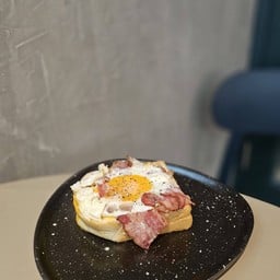 โชกุปังโทสเบคอนไข่ดาว