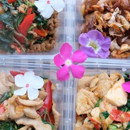 ร้านกะเพราะหมู/ไก่ ครัวบ้านนอกนอนนา