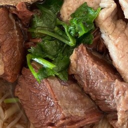 กระเพราหมูตุ๋น