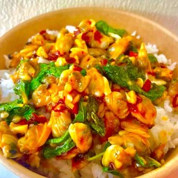 ข้าวกะเพาหอยลาย